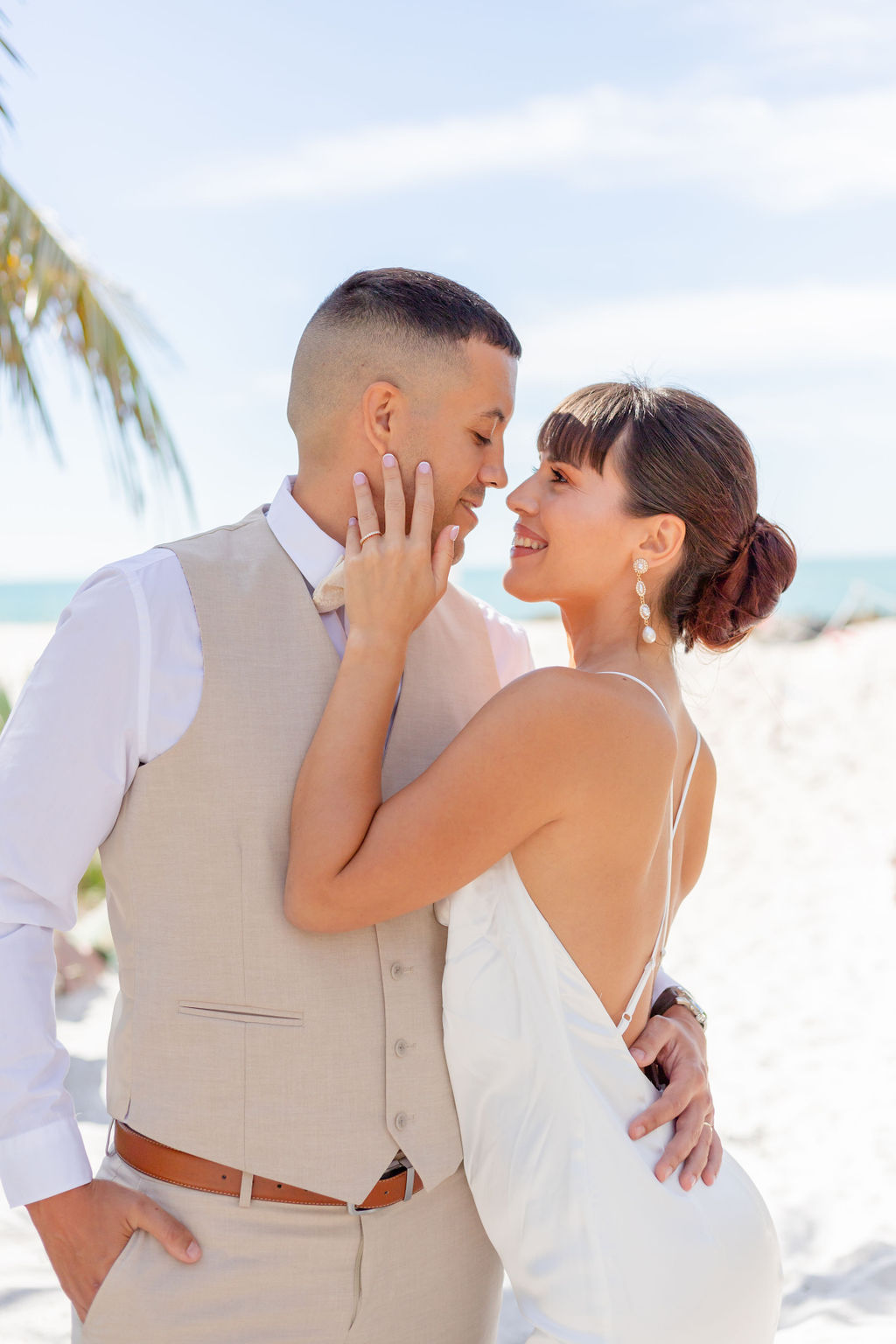 Beach wedding couple portrat